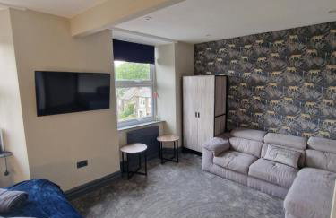 Townhouse - 6 Bed Hot Tub House - Photo 12