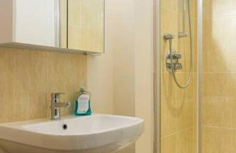 2 double bedroom large modern self contained apartment Free parking - Foto 24