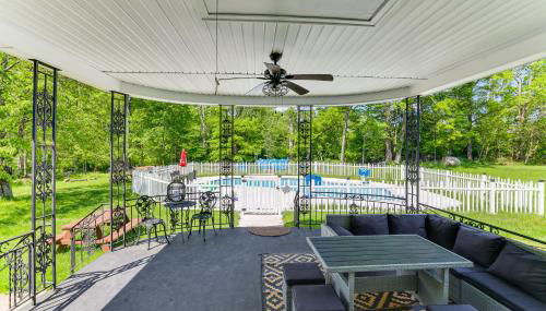 Game Room and Hot Tub! Cresco Family Home - Foto 2