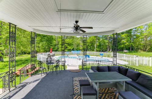 Game Room and Hot Tub! Cresco Family Home - Foto 2