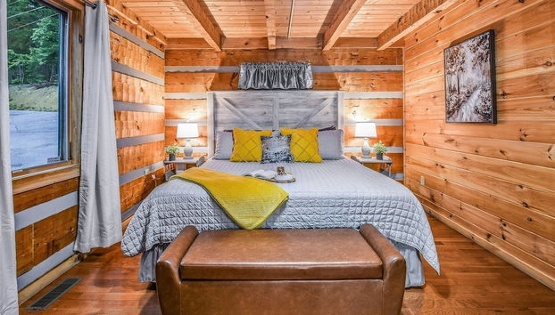 A-bluff & Beyond 2 Bedroom Cabin by RedAwning - Foto 2, Habitación