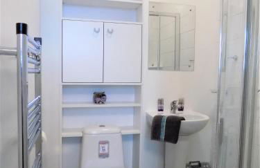 Number 12 Yorkshire Holiday House - Photo 11