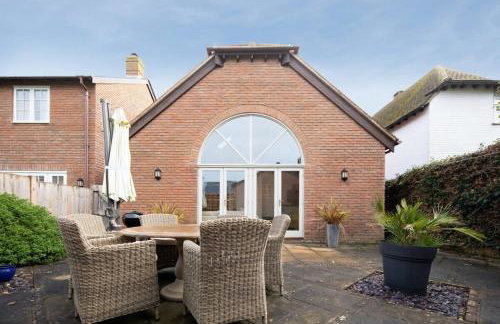 Superior House for 6 Near Beach w Parking Garden - Foto 8