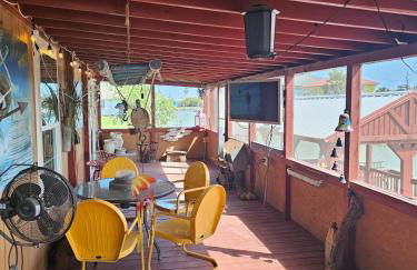 Huge 3k SQ FT Waterfront Home - Photo 25