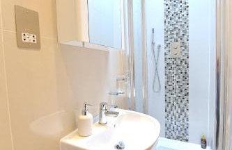 Hendon Escape Luxury Apartment with En-suite Bath - Photo 3