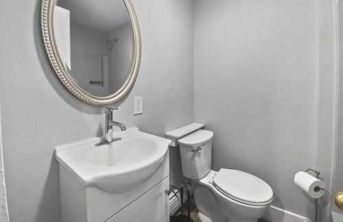 Bright 2BR Apartment in Stamford - Photo 9