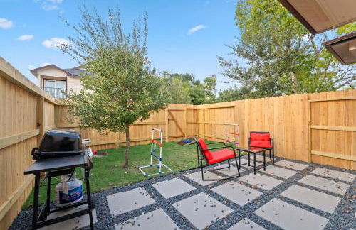 NRG MedCenter Luxe 4BD Home w FencedYard WasherDryer Pet Friendly - Foto 14