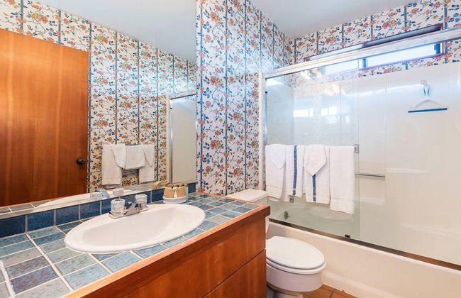 Viglione Fireplace, Hot Tub, & Ocean Views - Photo 15