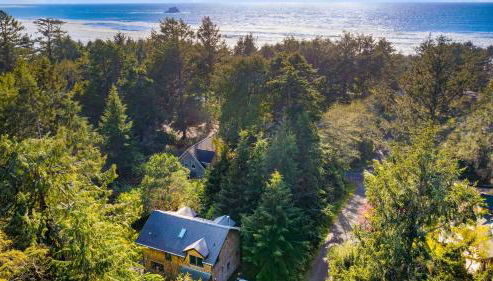 Walk to Beach Relax in Hot Tub Dine on the Deck LoLis Place by AvantStay - Foto 3, Other