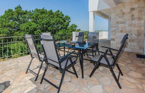 Gorgeous Home In Popovici With Wifi - Photo 4