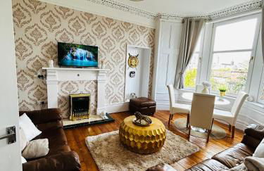 THE LAZY LION - Spacious 2 Bedroom - Town Centre Holiday Home Apartment - Photo 35