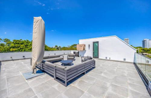 LVS Villa Blanco 5BR Coastal Oasis with Rooftop Sunset Deck Heated Pool Spa & Walk-to-Beach Access - Foto 60