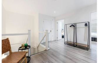 A Splash of Color: Spacious & Funky 3-BR Flat - Foto 37