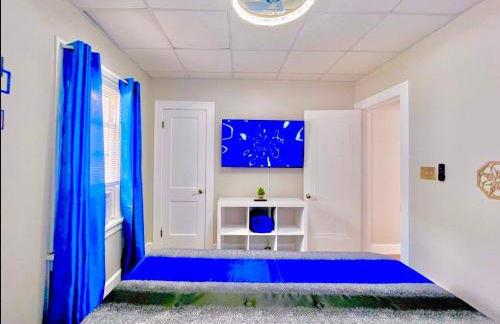 The Sapphire Haven - Your Old Brooklyn Oasis Awaits Families, Couples, Business Travelers Near Downtown With Parking, 300 MB WiFi & Self Check-In - Foto 7