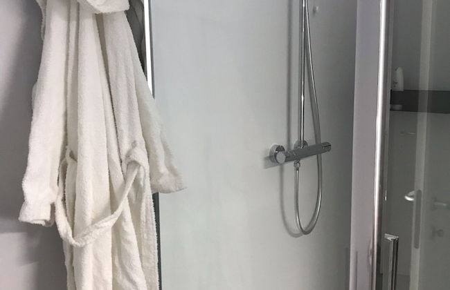 Emilio's House Located in a Quite and Residential Area - Photo 11