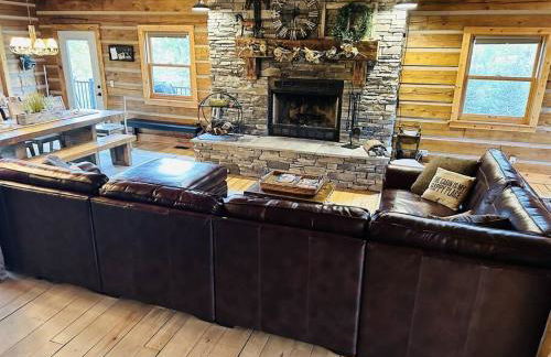 Large Log Cabin Chalet w/ Hot Tub - Horses & Lake! - Foto 66