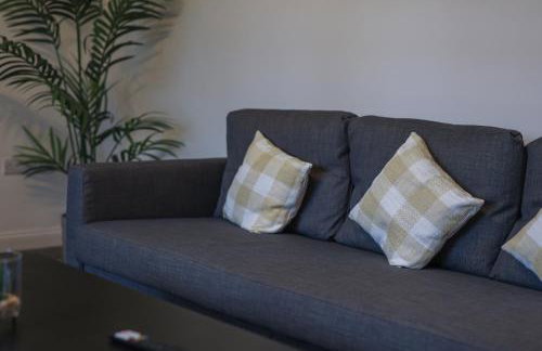 Spacious 4 Bedroom House with Parking - Foto 58
