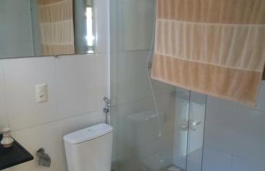 Linda casa com piscina, quiosque e churrasqueira a 150 metros da praia - Foto 10