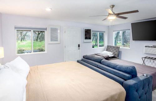 Tranquil Riverfront Studio - Foto 9