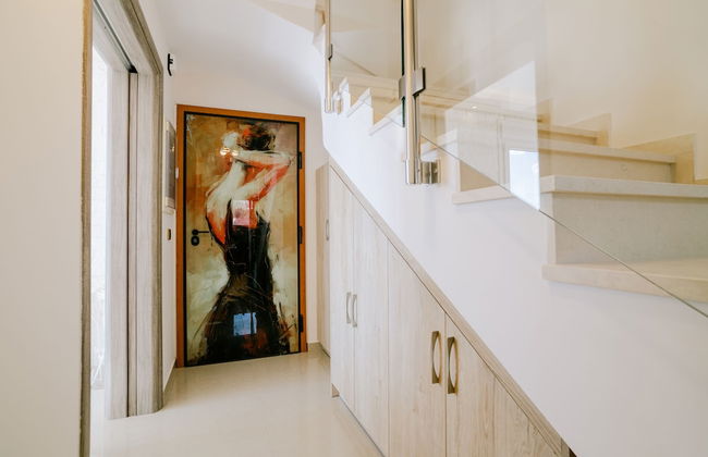 The Three Graces - Photo 1