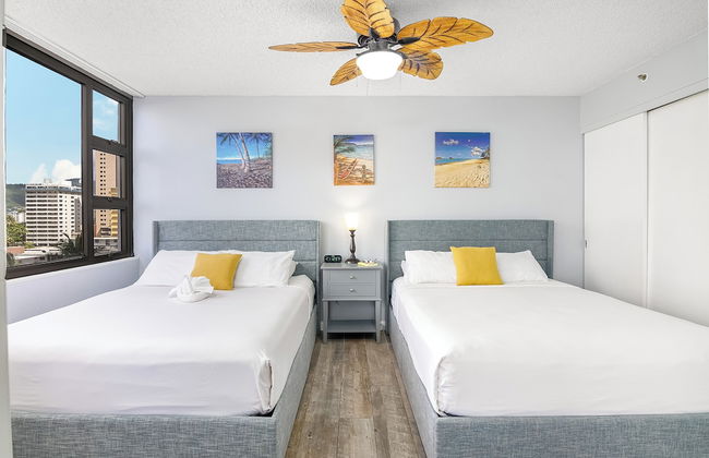 Partial Ocean View Condo with 2 Beds and Parking - Foto 23