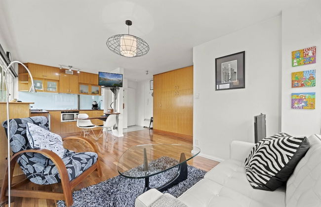 Heart Of The City Minutes From Macleay Street - Photo 3