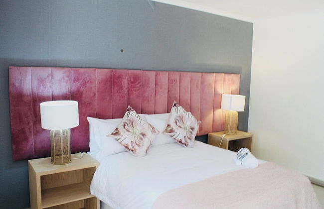 Remarkable 1-bed Apartment in Sandton - Photo 1