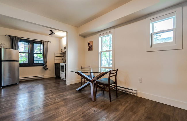 Historical Building 1br 1ba Walk To Roger's Place - Photo 14