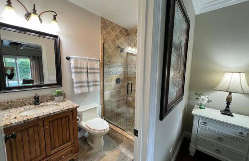 Highly Upgraded, 5 Bed, 4.5 ba, New Pool W/jacuzzi, 1/2 Mile Walk to Disney - Photo 14