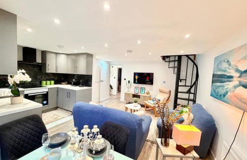 Bright Modern Apartment - Photo 12