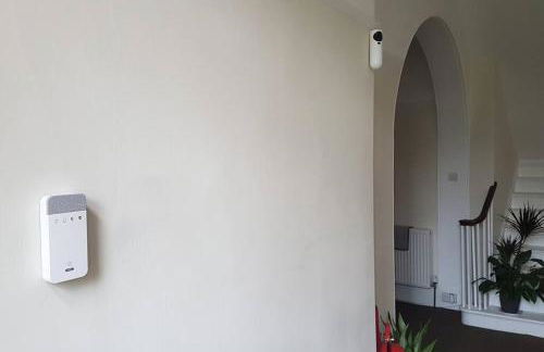 Perfect Family & Friends Home, Free Parking Security Onsite - Photo 25