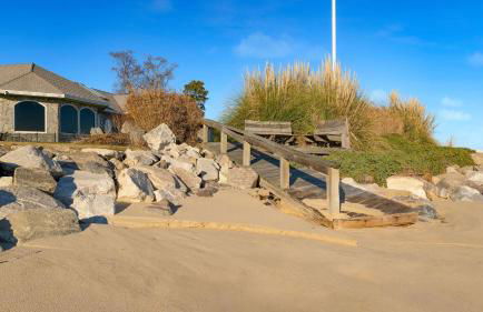 Bay Estate Luxe Waterfront Home w/ Private Pier, Main+guest House, Bay Views - Foto 90