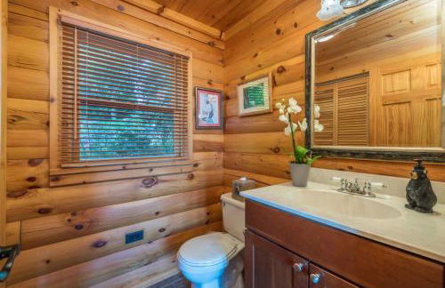 Above the Clouds Log Cabin, Hot Tub & Views! - Photo 19