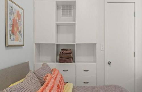 Bright & Modern Home with Patio - Foto 2