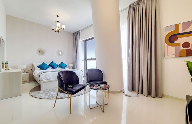 GreenFuture - Incredible Cityscape View From This Sleek Studio - Photo 1