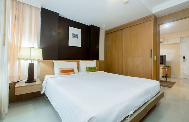 Silom convent garden - Photo 27