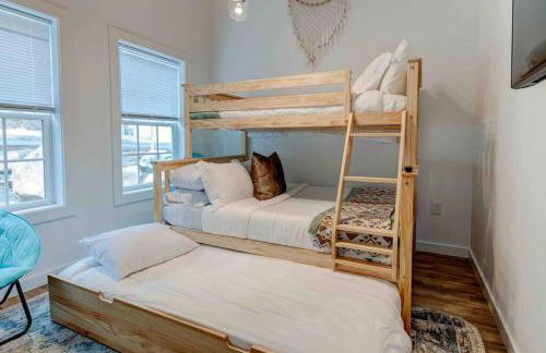 Luxury Modern Cabin with Hot Tub - Foto 10