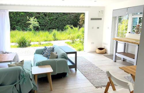 Open Plan Dog Friendly Annexe Sleeping 2 I Near Local Beaches & Chichester with FREE Parking - Foto 10