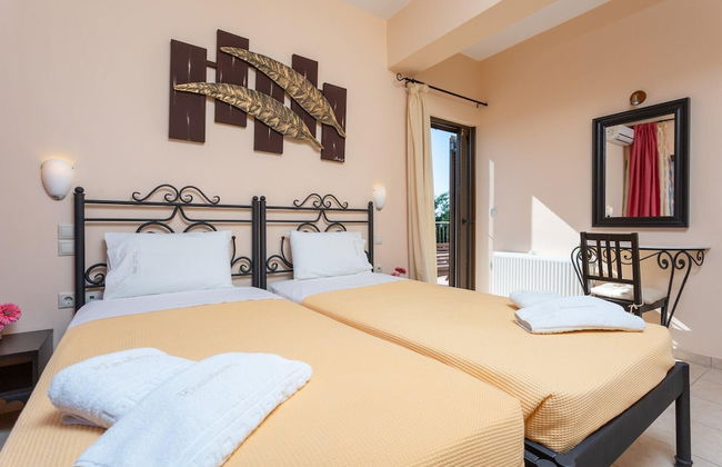 Villa Eufrosini Large Private Pool Walk to Beach Sea Views A C Wifi Car Not Required - 2301 - Foto 20