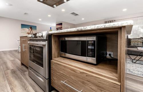 Modern Home, Heated Pool, Close to Beaches! - Foto 36