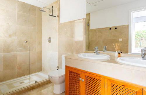 Luxury & Sunny Apartment with Breathtaking View in Marbella East - Foto 28