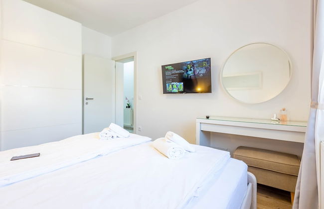 Exquisite Prestige Luxury Apartments With Shared Pool - Photo 16