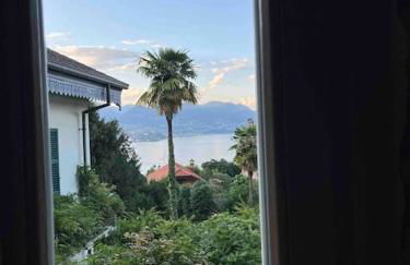 Medieval Stone Retreat with Lake Views - Foto 2