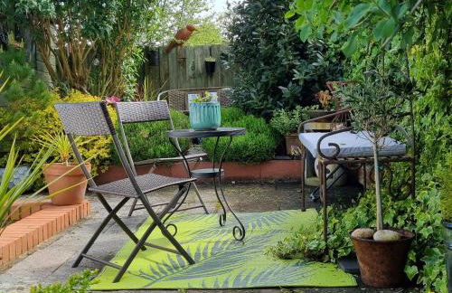 An Artist's Cottage - Photo 9