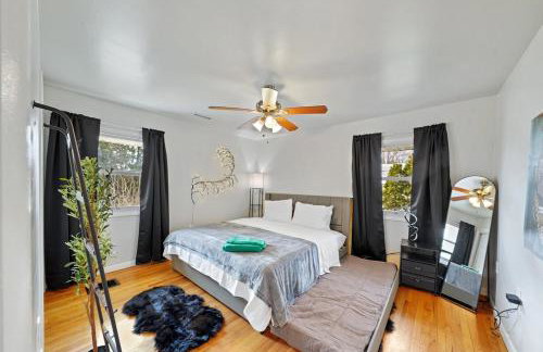 Comfort, Fun, & Charming - 5BR Oasis with Pool - Foto 41