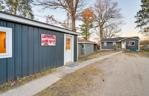 Riverfront Michigan Cottage with Fire Pit and Kayaks! - Foto 19