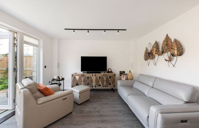 Stylish 3-bed Townhouse With 3 Baths in Southgate - Foto 7