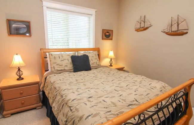 Lola's Lighthouse - Photo 10