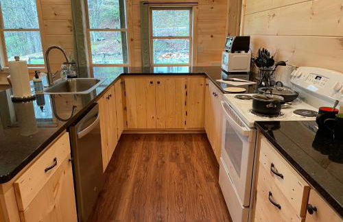 Creekside Getaway - King Bed - Full Kitchen - Foto 9