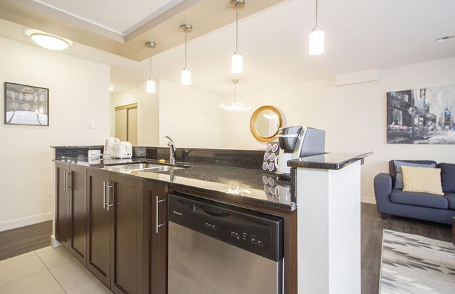 Luxurious 1bdrm Apartment With Parking and Wi-fi - Photo 14